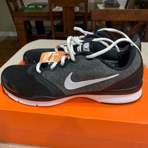 Women’s Nike Black In-Season Trainer Sneakers Size 10